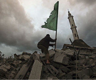 gaza-hamas-flag Tattered Hamas flag flies over one of five destroyed Gazan mosques (Mohammed Saber/European Pressphoto Agency)