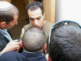 Ali Baher surrounded by security goons (Emile Salman / Jini)