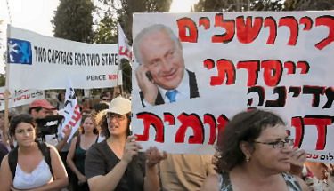 Peace Now anti-Bibi banner: "In Jerusalem, I established a bi-national state!"