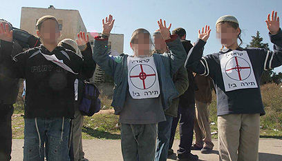 hebron settler children at demonstration